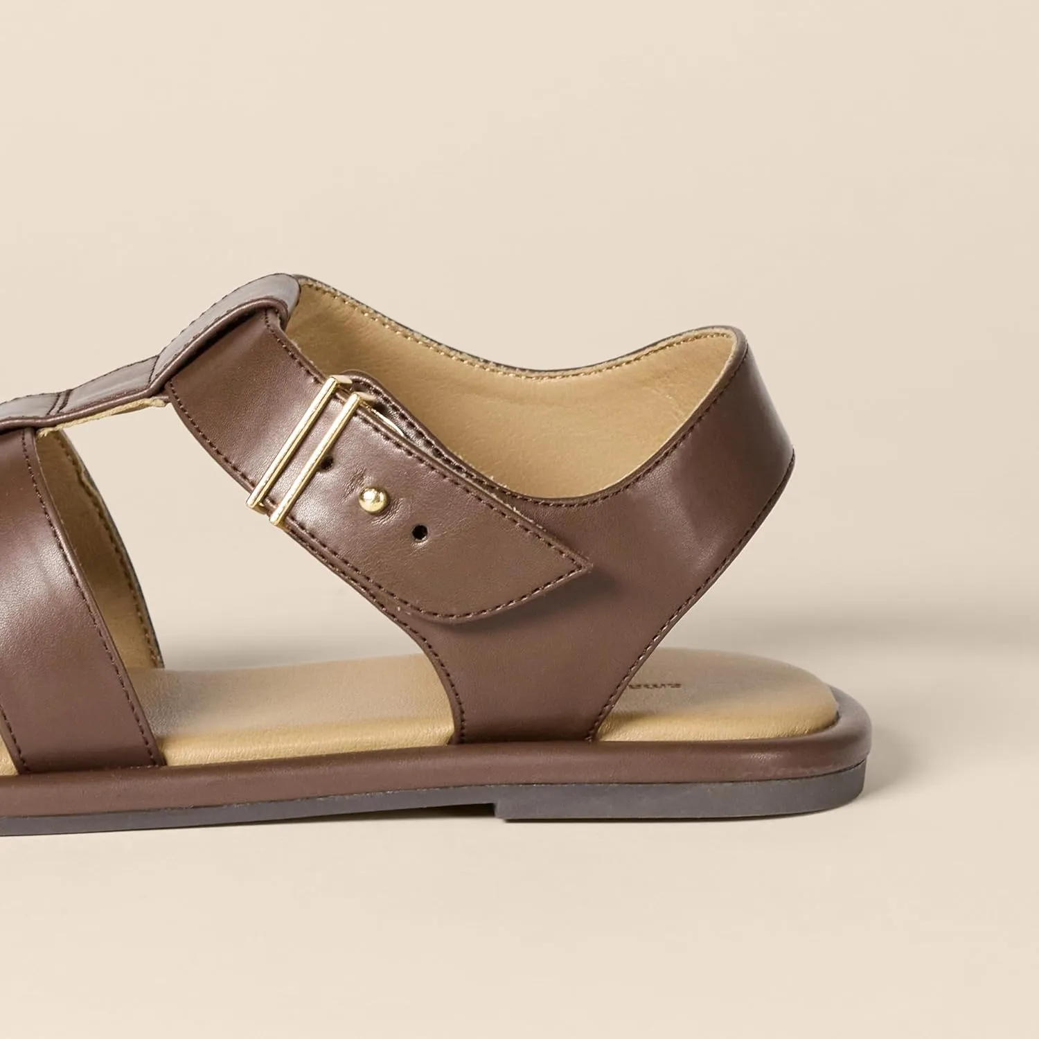 Amazon Essentials Women's Closed Toe Fisherman Sandals