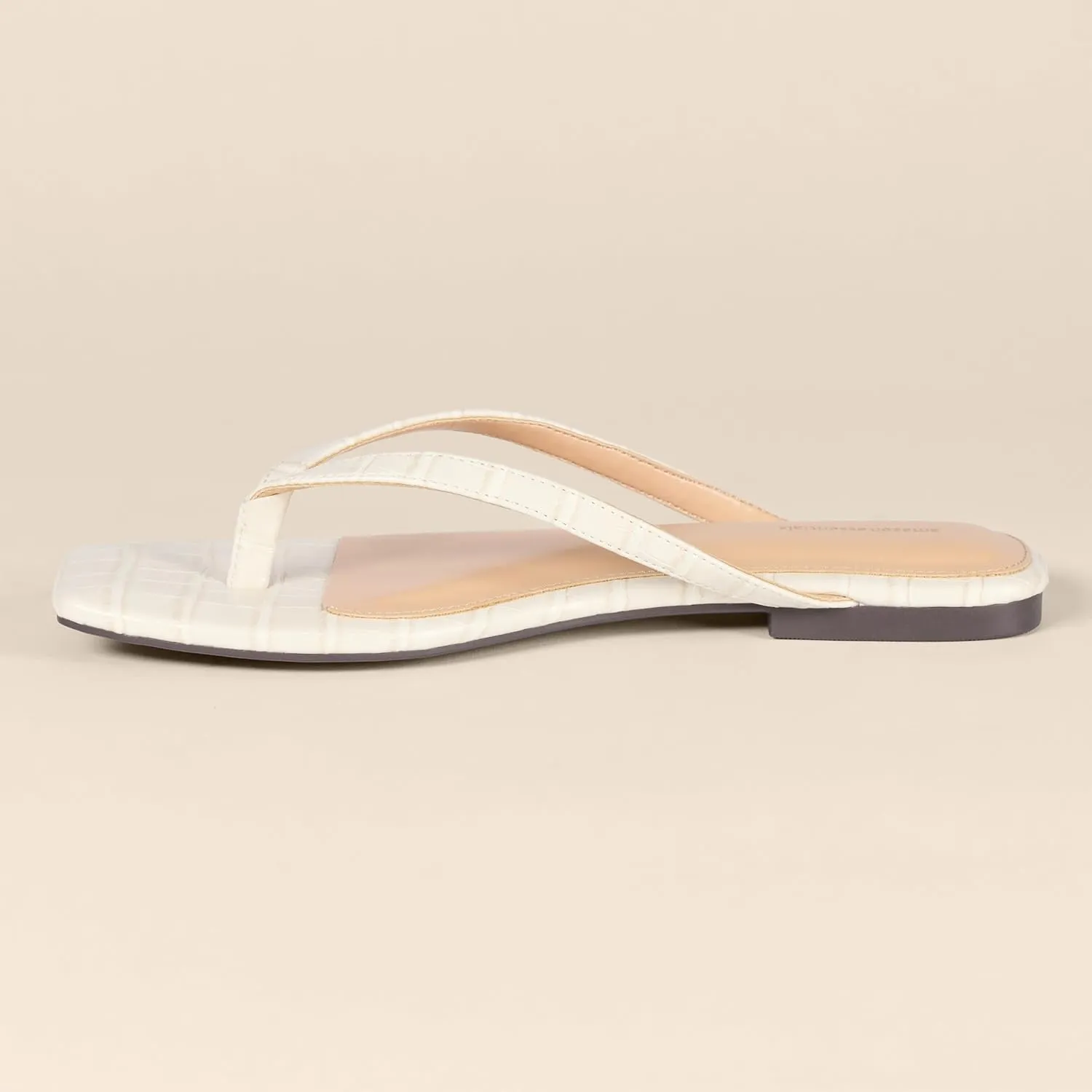 Amazon Essentials Women's Thong Sandals