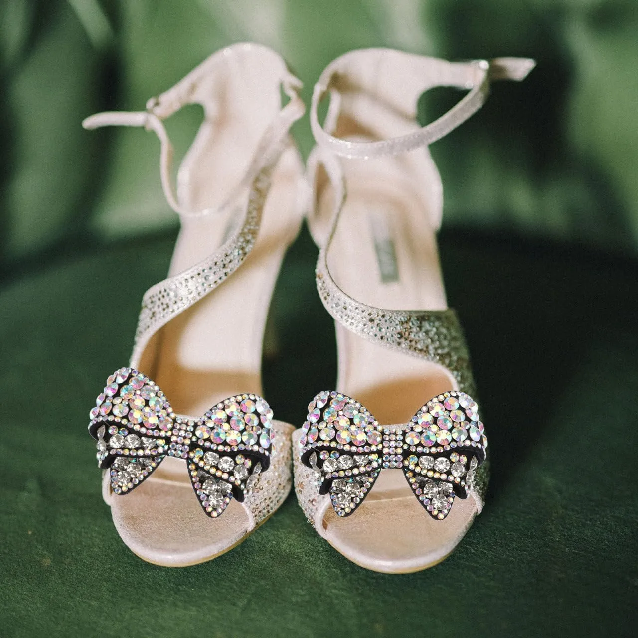 Happyyami DIY Shoes Decoration 1 Pair Bow Shoe Clips Rhinestone Crystal Shoe Clips Bridal Shoe Buckles DIY Shoe Decoration for Wedding Party Decoration Shoe Ornament
