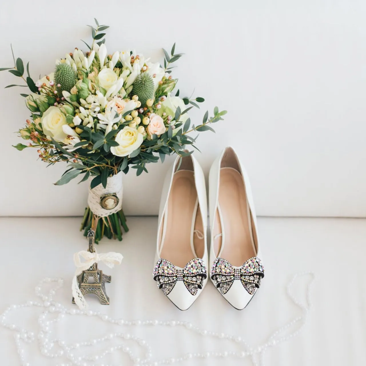 Happyyami DIY Shoes Decoration 1 Pair Bow Shoe Clips Rhinestone Crystal Shoe Clips Bridal Shoe Buckles DIY Shoe Decoration for Wedding Party Decoration Shoe Ornament