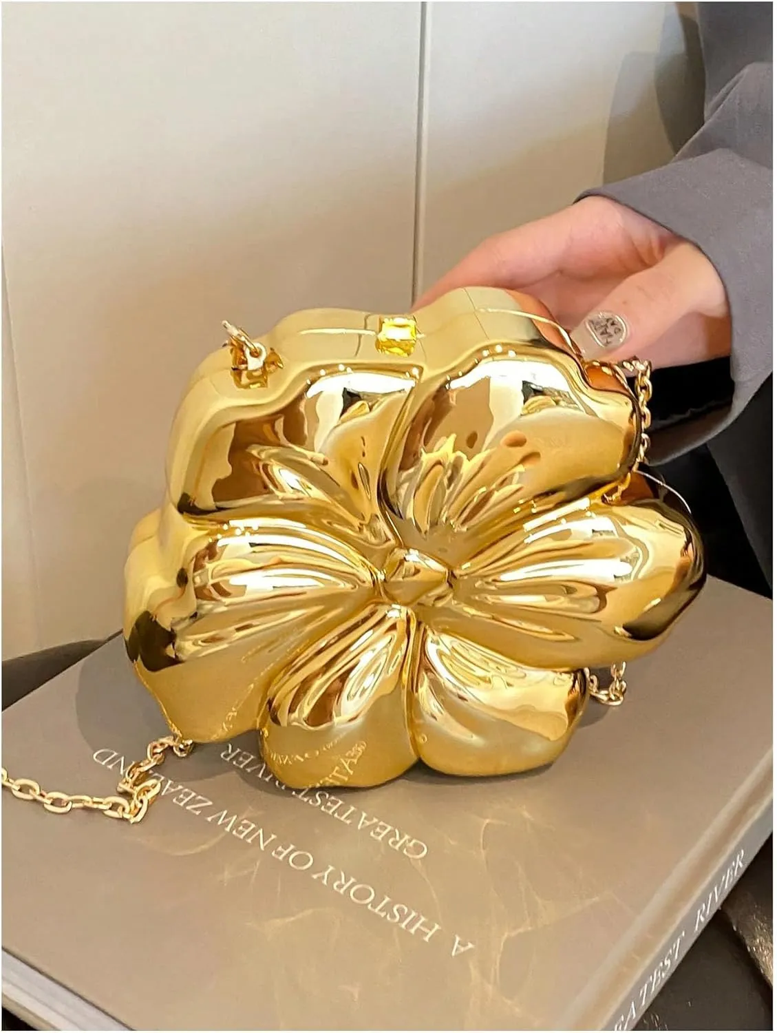 Milumia Women's Summer Metallic Flower Clutch Purse Elegant Chain Strap Crossbody Bags