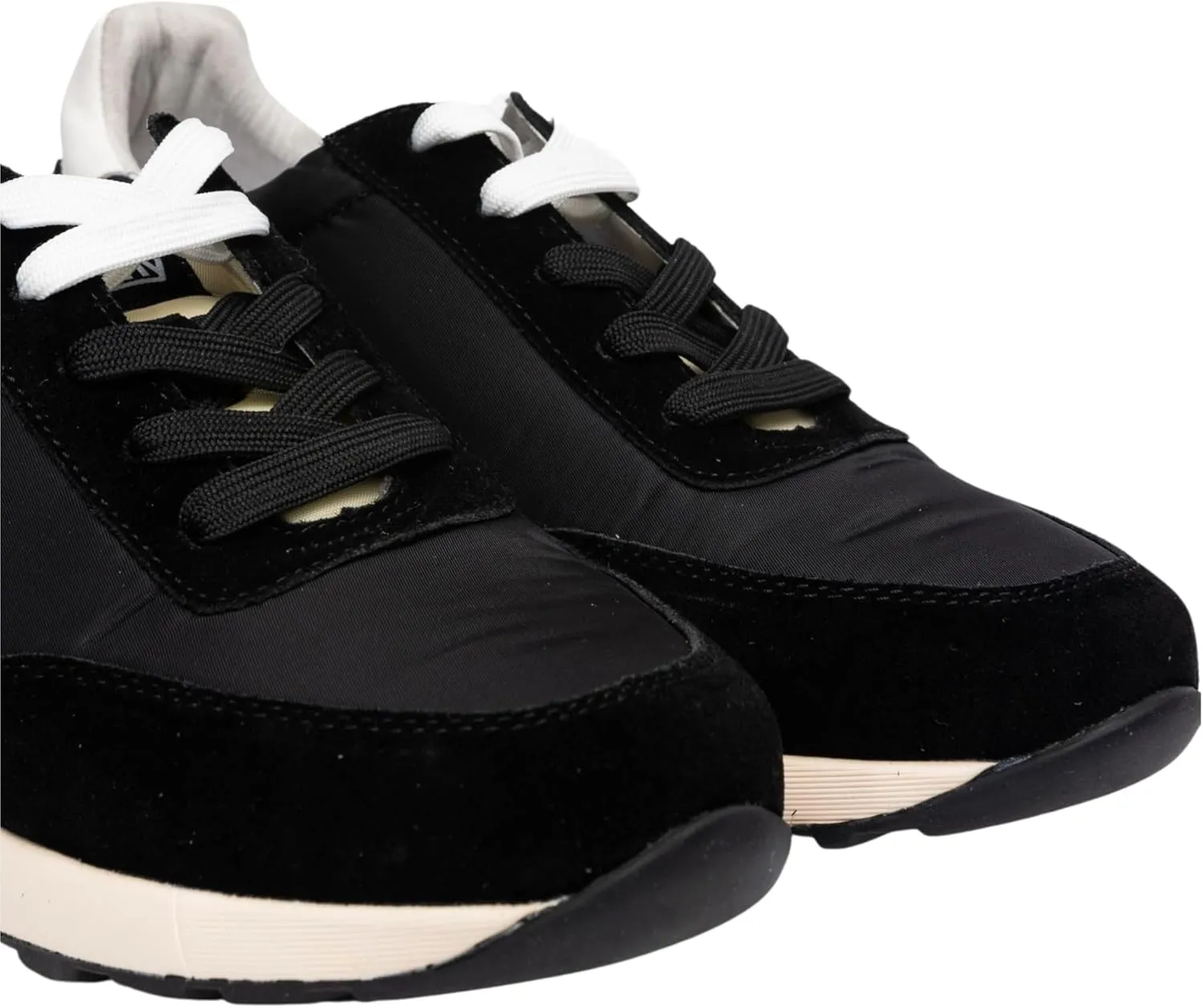 Modern Runner, Retro Fashion Sneakers. Lightweight Walking and Comfortable Everyday Shoes. Nylon-Suede, Rubber Sole