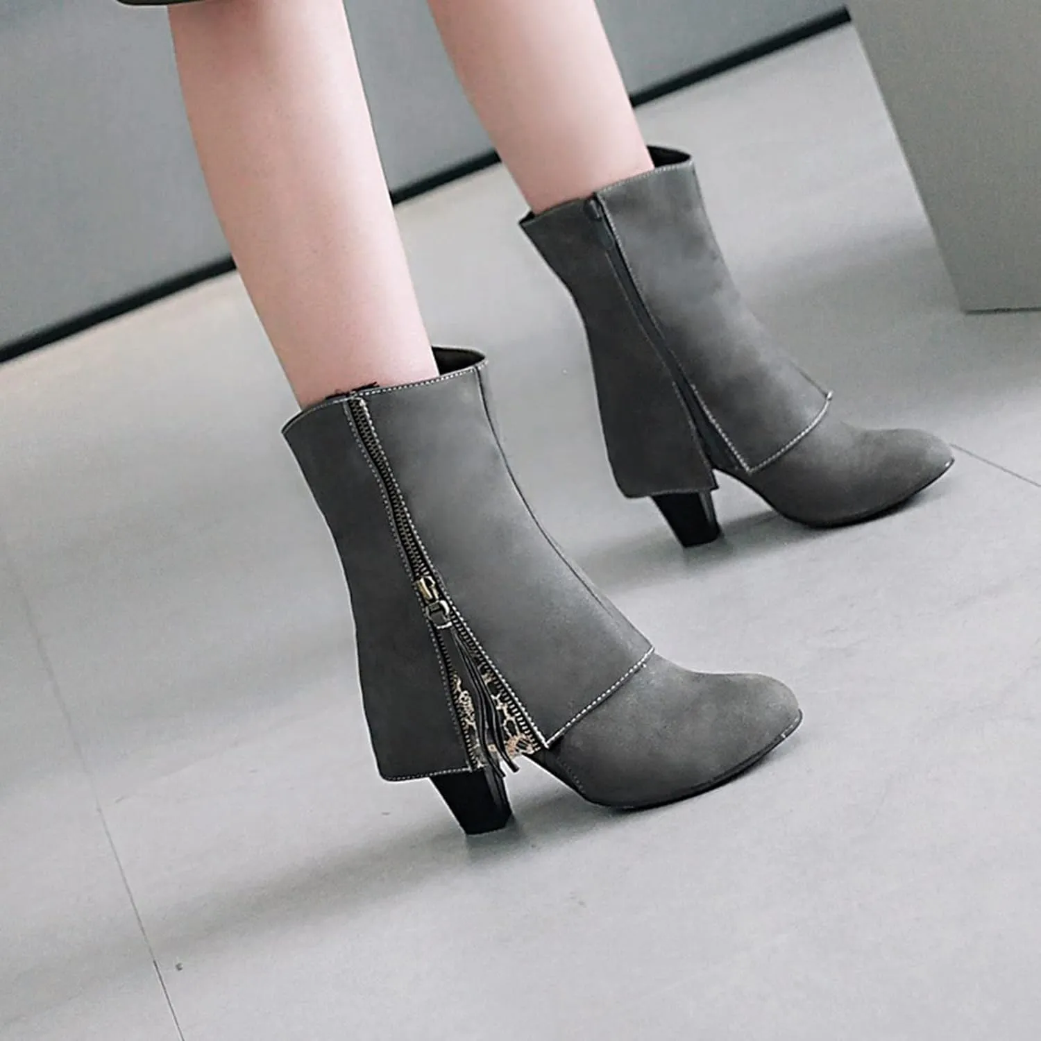 Womens Snake Skin Cowboy Boots Ladies Autumn And Winter Fashion Handsome Retro Embroidery Lambskin Boots Women